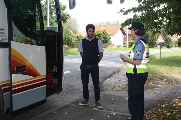 Slika /PU_KK/Vijesti/2020/09/Sigurno u školu (5).jpg